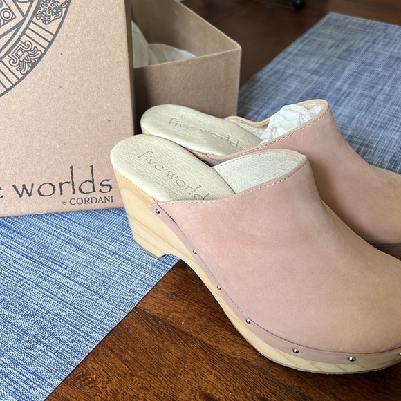 Sundance Corianne Clogs NWT in box. Perfect condition never worn. - Picture 2 of 5
